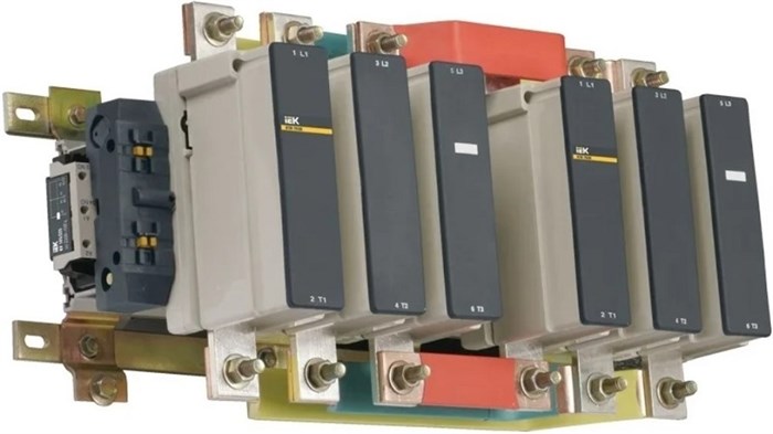 Контактор  IEK KKT73-630-230-10 152388