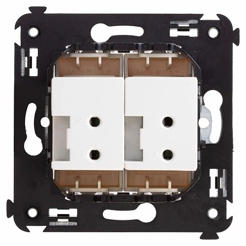 Розетка  DKC 4405543 157181